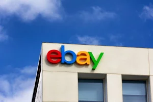 Logo eBay na budově společnosti